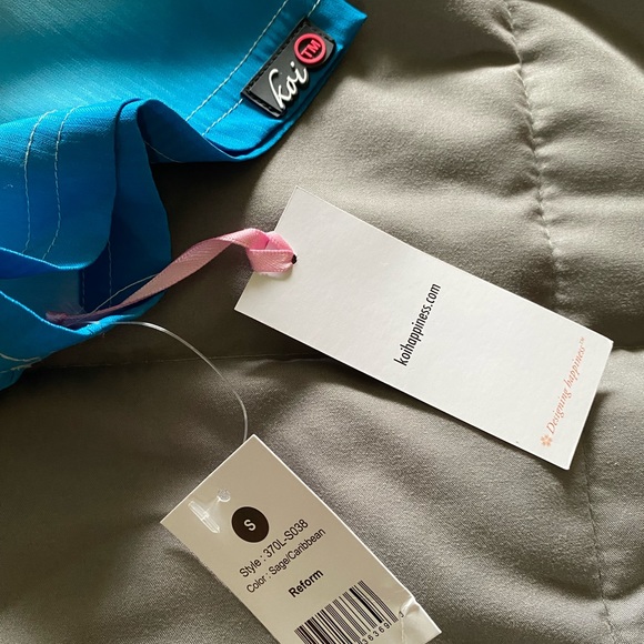 Blue ombré KOI LITE scrub top, new with tags - Picture 2 of 4